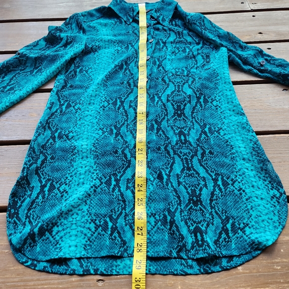 MODA INTERNATIONAL Button-down Blouse Top Snake Print Turquoise & Black, Size XS - Picture 7 of 8